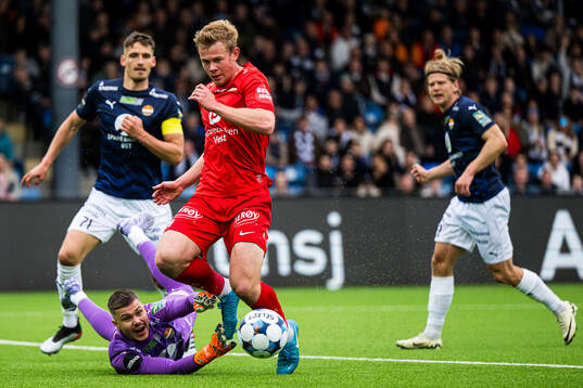 Per Kristian Bråtveit of Strømsgodset and Aune Heggebø