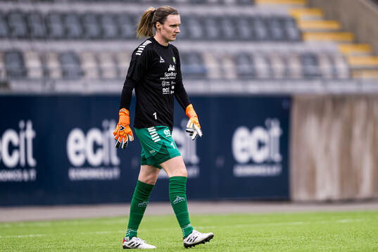 Siri Ervik of Hønefoss warms up