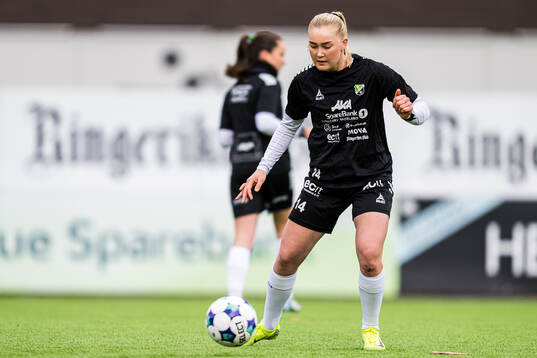 Malene Maslø Dunsby of Hønefoss warms up