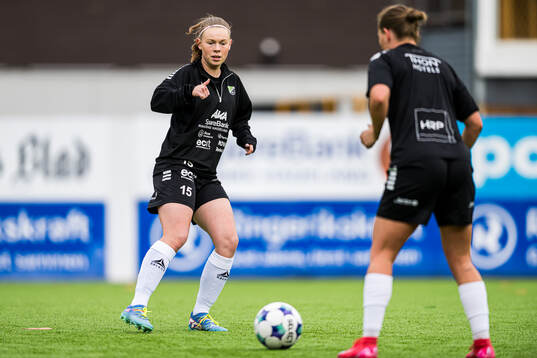 Malin Rovelstad of Hønefoss warms up