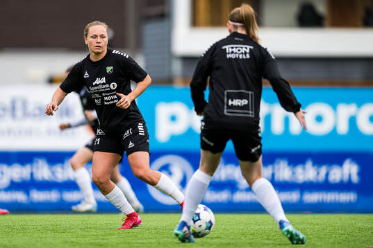 Silje Bekkåsen Nyhagen of Hønefoss warms up