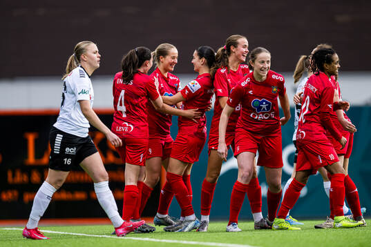 Mina Bell Folland of Røa celebrates