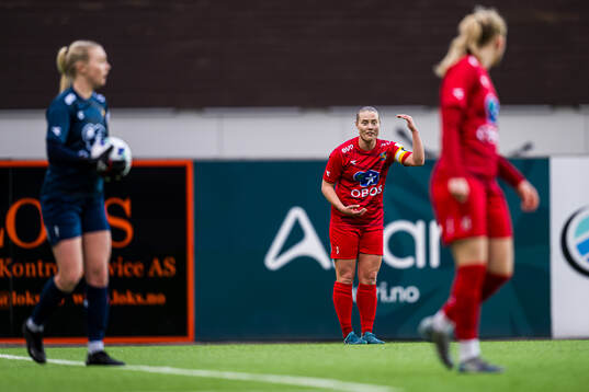 Sarah Alexandra Lilleberg Suphellen of Røa reacts