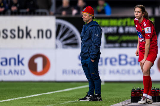 Geir Nordby, head coach of Røa, looks dejected