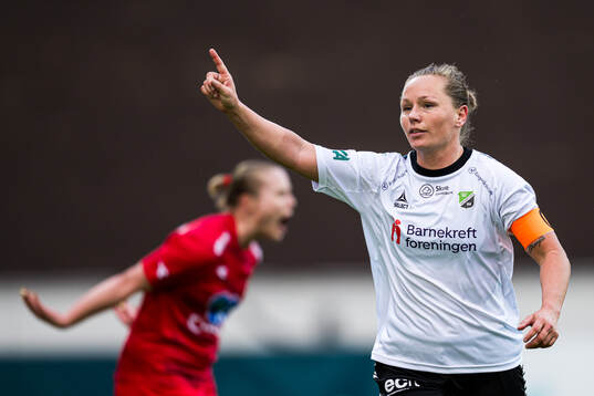 Bläddra bland fler bilder av Football, Toppserien, Hønefoss - Røa