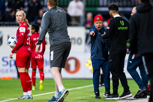 Geir Nordby, head coach of Røa, reacts