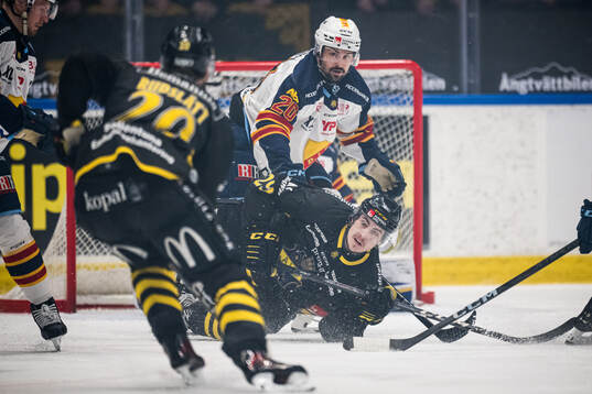 AIKs Daniel Ljungman och Djurgårdens Jonathan Tychonick