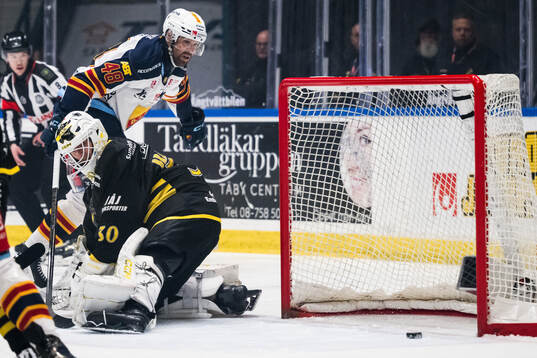 Djurgårdens Dick Axelsson och AIKs Victor Brattström