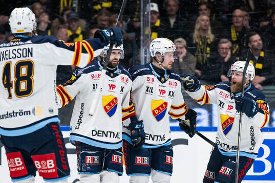 Djurgårdens Marcus Krüger jublar med lagkamrater