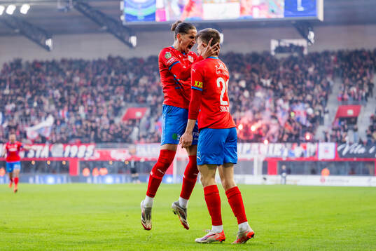 Helsingborgs Ervin Gigovic och Adrian Svanbäck jublar