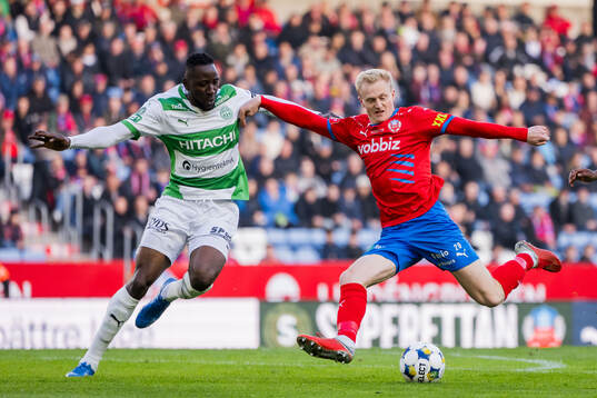 Västerås Frederic Nsabiyumva och Helsingborgs Oscar Aga