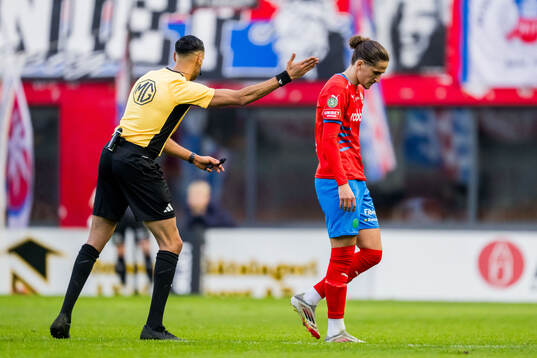 Domare Farouk nehdi dömer rött kort och Helsingborgs