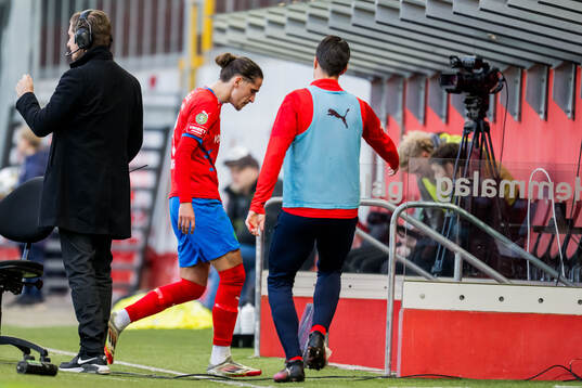 Helsingborgs Ervin Gigovic lämnar planen