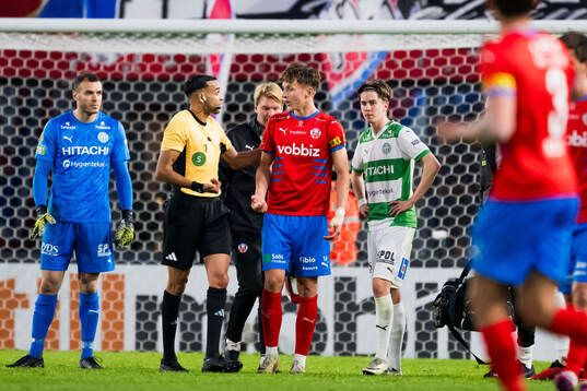 Domare Farouk nehdi och Helsingborgs Lukas Kjellnäs