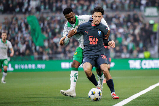 Hammarbys Shaquille Pinas och Malmö FFs Adrian Skogmar