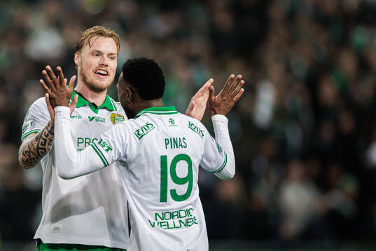 Hammarbys Victor Eriksson och Shaquille Pinas jublar