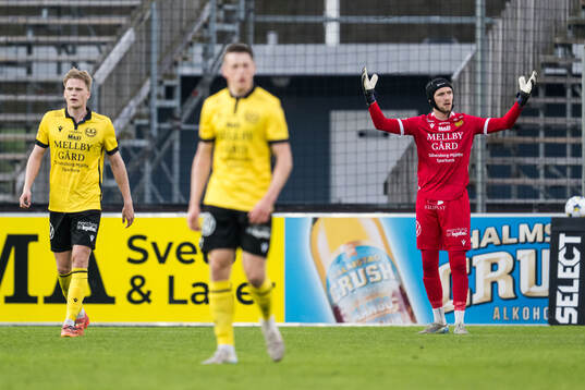 Mjällbys målvakt Noel Törnqvist deppar