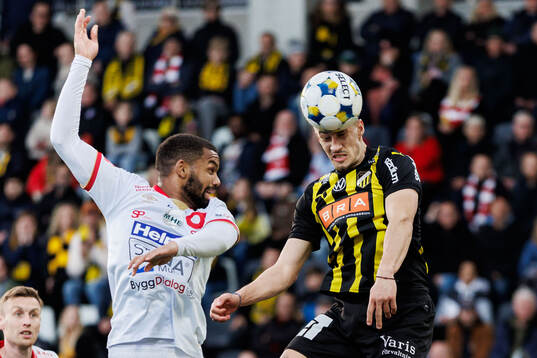 Degerfors Leon Hien och Häckens Srdjan Hrstic
