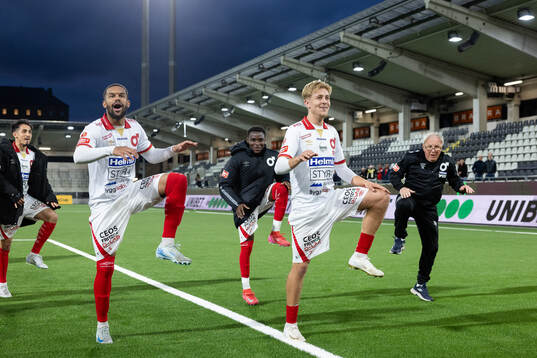Degerfors Leon Hien och Elias Pihlström jublar