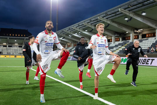 Degerfors Leon Hien och Elias Pihlström jublar