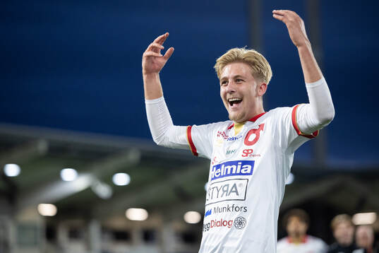 Degerfors Elias Pihlström jublar
