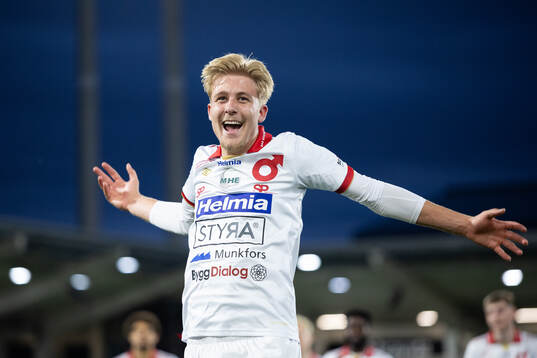 Degerfors Elias Pihlström jublar