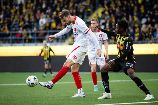 Degerfors Juhani Pikkarainen och Häckens Severin Nioule