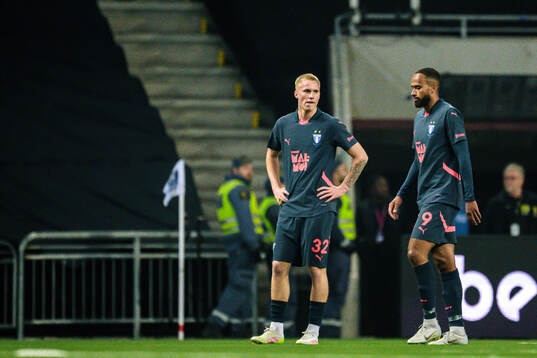 Malmö FFs Daniel Gudjohnsen och Isaac Kiese Thelin deppar