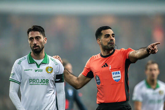 Hammarbys Nahir Besara och domare Mohammed Al-Hakim