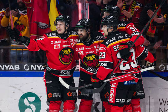 Luleås Pontus Andreasson och Frederic Allard jublar