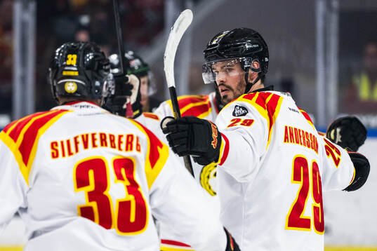 Brynäs Axel Andersson jublar