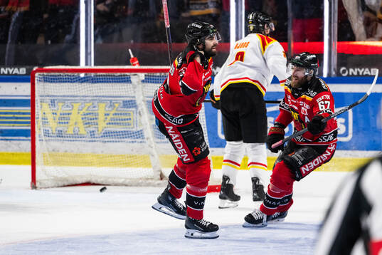 Luleås Frederic Allard och Linus Omark jublar