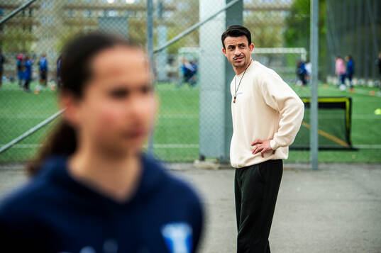 Mayar Khatawi och hennes mentor Behrang Safari