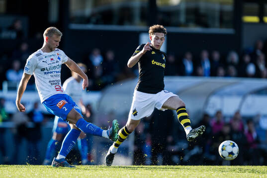 Värnamos Johan Rapp och AIKs Victor Goncalves Andersson