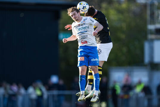 Värnamos Carl Johansson och AIKs Áron Csongvai