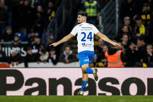 Värnamos Emin Grozdanic jublar