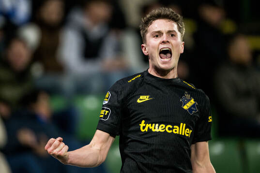 AIKs Johan Hove jublar