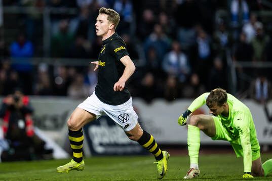 AIKs Johan Hove jublar