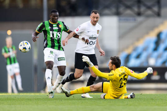 GAIS Ibrahim Diabate mot Brommapojkarnas Even Hovland och