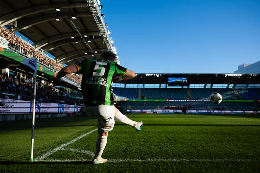 GAIS Robin Wendin Thomasson slår en hörna