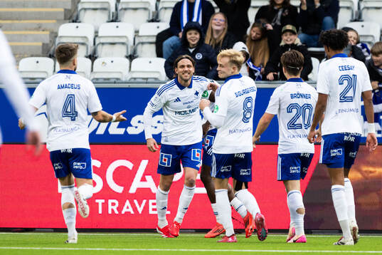 IFK Norrköpings Christoffer Nyman jublar med lagkamrater