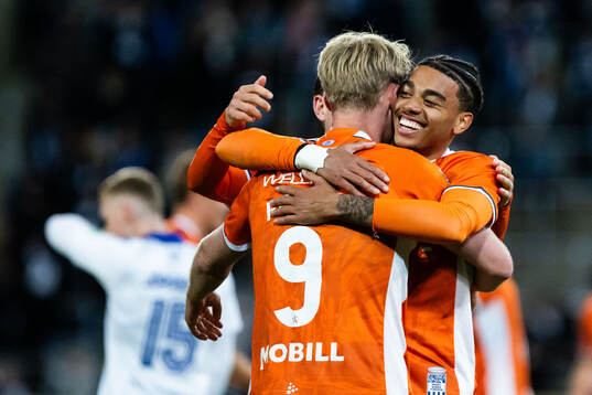 IFK Göteborgs Sebastian Clemmensen och Max Fenger jublar