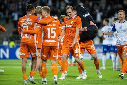 IFK Göteborgs Adam Carlén jublar