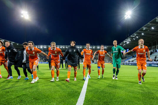 IFK Göteborgs spelare jublar
