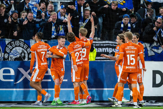 IFK Göteborgs Max Fenger jublar