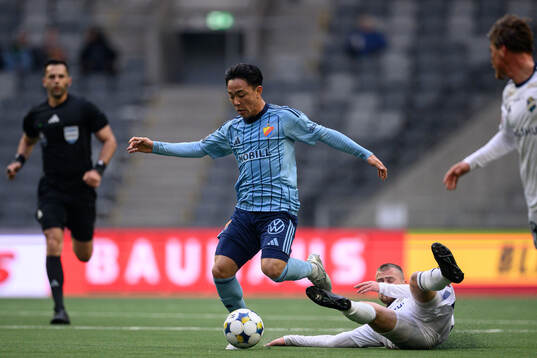 Djurgårdens Keita Kosugi och Östers Chriss-Albin Mörfelt