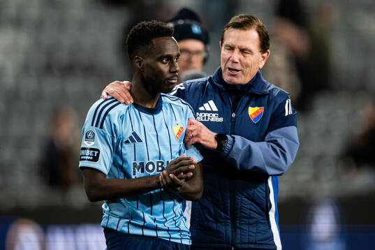 Djurgårdens Tokmac Nguen och assisterande tränare