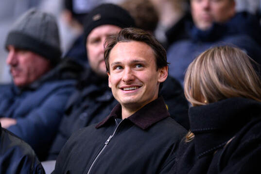Hjalmar Ekdal på läktarplats