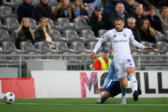 Djurgårdens Keita Kosugi och Östers Vladimir Rodic