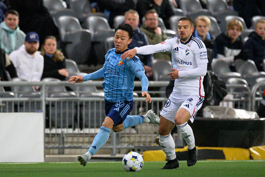 Djurgårdens Keita Kosugi och Östers Vladimir Rodic